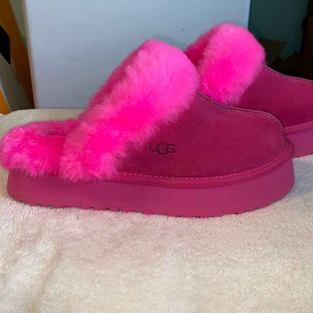 UGG Disquette slippers. So cozy for the coming cool weather! Worn once!